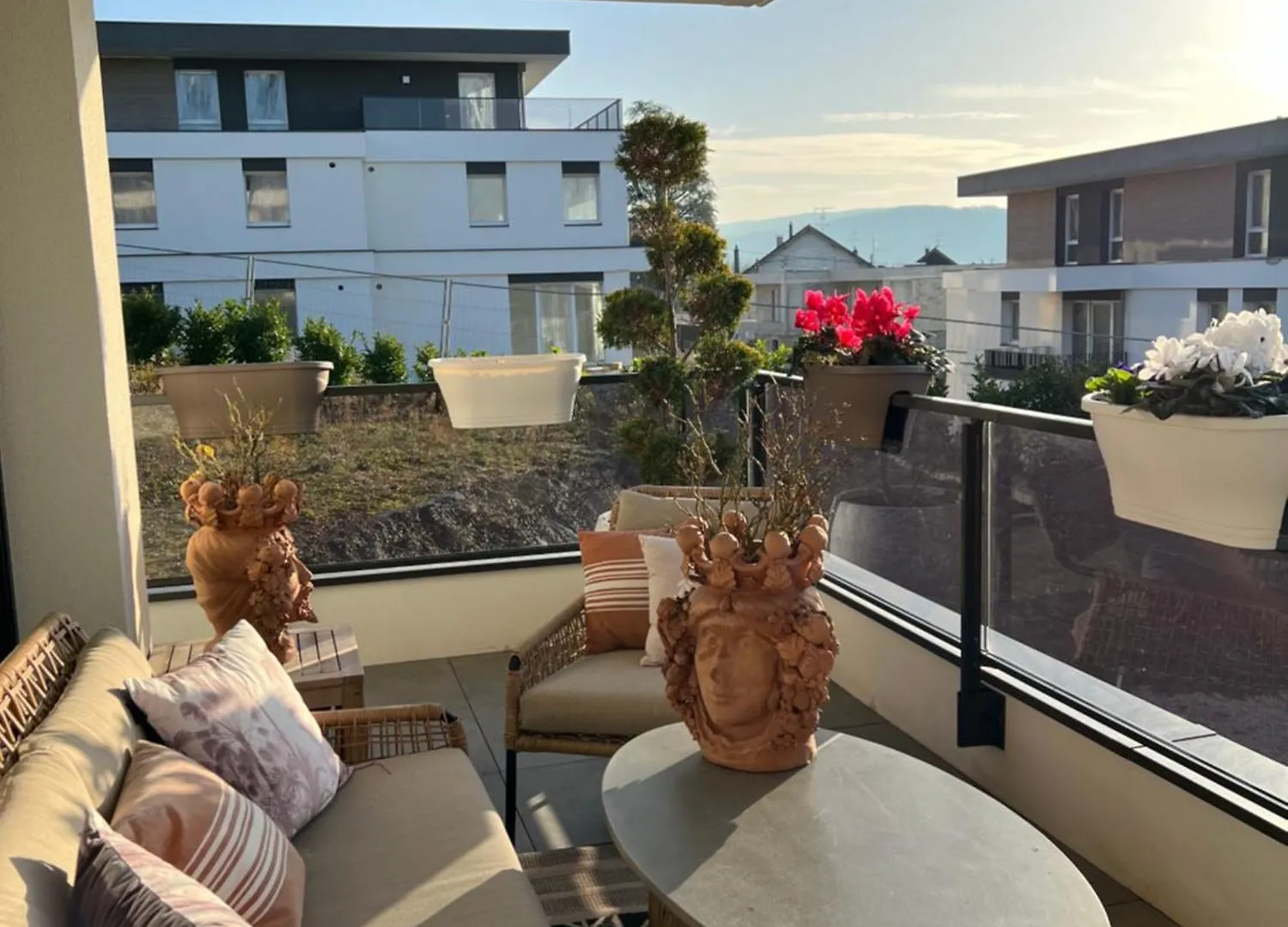 Warm Apartment + Private Free Park. Vetraz-Monthoux