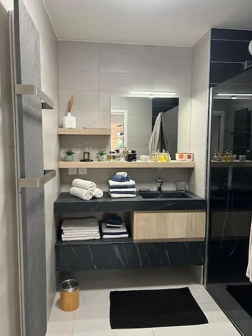 Warm Apartment + Private Free Park. Vetraz-Monthoux