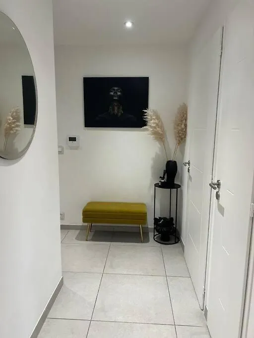 Warm Apartment + Private Free Park. Vetraz-Monthoux