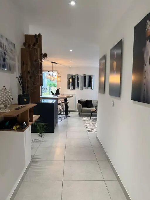 Warm Apartment + Private Free Park. Vetraz-Monthoux